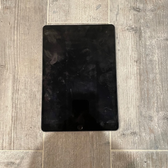 Apple iPad Air (3rd Generation) 256GB, Wi-Fi, 10.5in - Silver - Picture 1 of 2